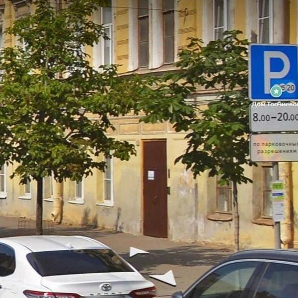 Как повесили, так и держится. Что еще за платная парковка только для своих появилась в Петербурге?