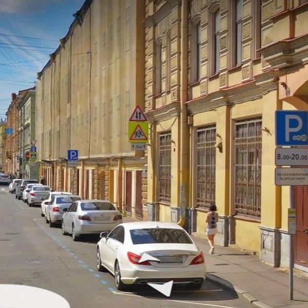 Как повесили, так и держится. Что еще за платная парковка только для своих появилась в Петербурге?