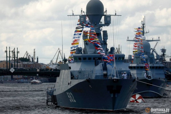 Две кинозвезды и ноль &laquo;вау-эффекта&raquo;. Где, а главное &mdash; что смотреть на параде ВМФ