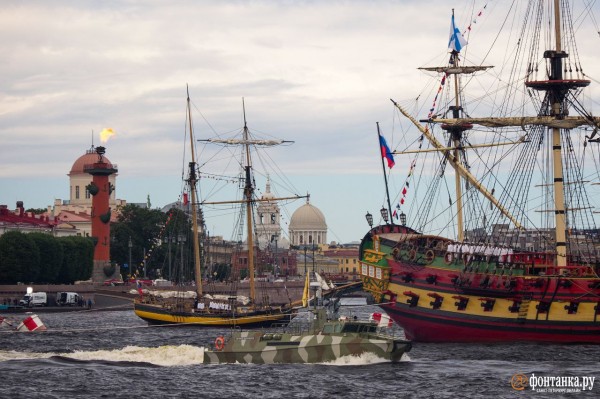 Две кинозвезды и ноль &laquo;вау-эффекта&raquo;. Где, а главное &mdash; что смотреть на параде ВМФ