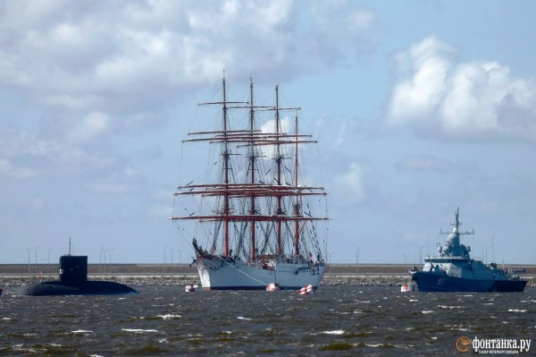 Две кинозвезды и ноль &laquo;вау-эффекта&raquo;. Где, а главное &mdash; что смотреть на параде ВМФ