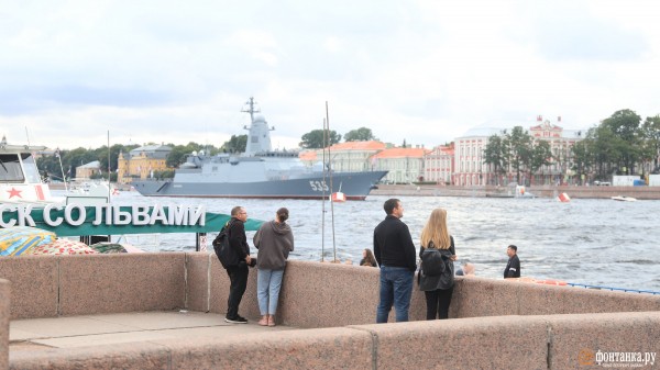 Две кинозвезды и ноль &laquo;вау-эффекта&raquo;. Где, а главное &mdash; что смотреть на параде ВМФ