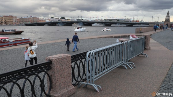 Две кинозвезды и ноль &laquo;вау-эффекта&raquo;. Где, а главное &mdash; что смотреть на параде ВМФ