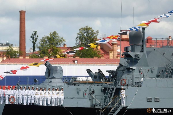 Две кинозвезды и ноль &laquo;вау-эффекта&raquo;. Где, а главное &mdash; что смотреть на параде ВМФ