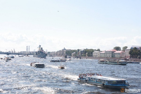 Шойгу слева, а Кронштадт не для всех. Как прошел главный военно-морской парад в Петербурге