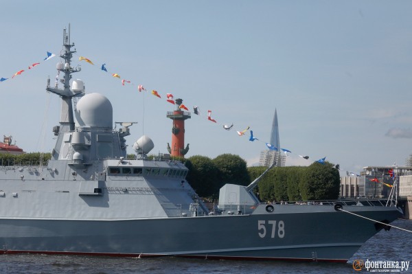 Две кинозвезды и ноль &laquo;вау-эффекта&raquo;. Где, а главное &mdash; что смотреть на параде ВМФ