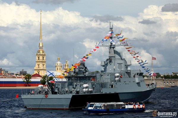 Две кинозвезды и ноль &laquo;вау-эффекта&raquo;. Где, а главное &mdash; что смотреть на параде ВМФ