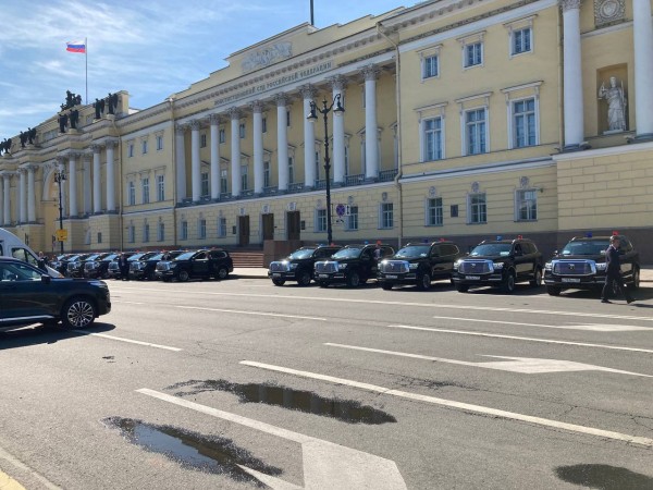 Шойгу слева, а Кронштадт не для всех. Как прошел главный военно-морской парад в Петербурге