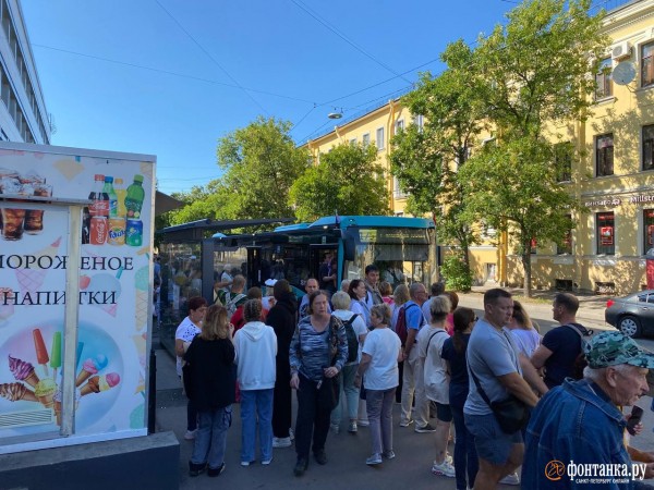 Шойгу слева, а Кронштадт не для всех. Как прошел главный военно-морской парад в Петербурге