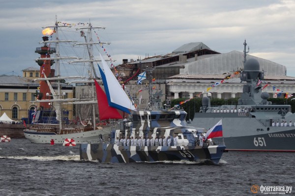 Две кинозвезды и ноль &laquo;вау-эффекта&raquo;. Где, а главное &mdash; что смотреть на параде ВМФ