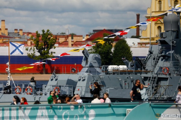 Две кинозвезды и ноль &laquo;вау-эффекта&raquo;. Где, а главное &mdash; что смотреть на параде ВМФ