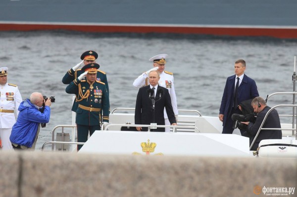 Две кинозвезды и ноль &laquo;вау-эффекта&raquo;. Где, а главное &mdash; что смотреть на параде ВМФ