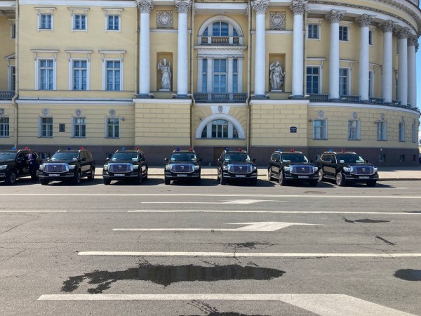 Шойгу слева, а Кронштадт не для всех. Как прошел главный военно-морской парад в Петербурге