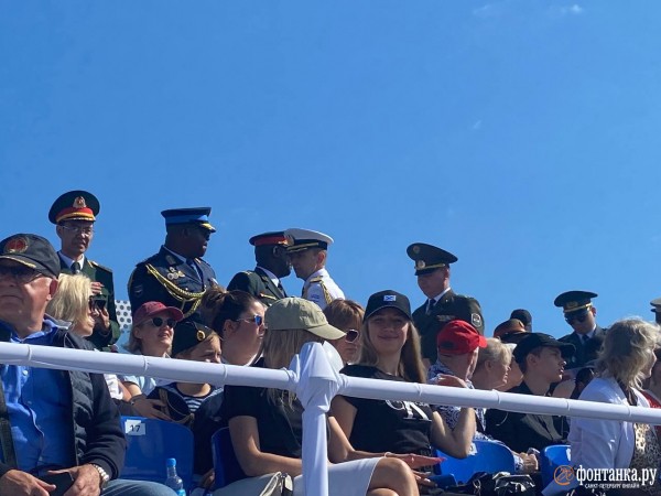 Шойгу слева, а Кронштадт не для всех. Как прошел главный военно-морской парад в Петербурге