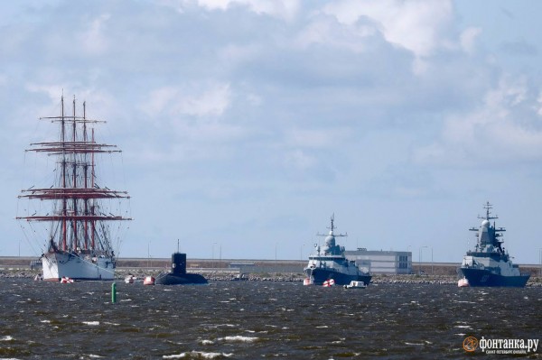 Две кинозвезды и ноль &laquo;вау-эффекта&raquo;. Где, а главное &mdash; что смотреть на параде ВМФ