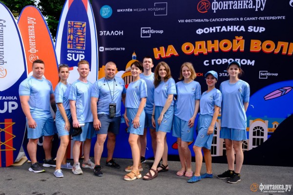 Грибы и зомби на сапах снова становятся людьми. Состоялся карнавальный заплыв &laquo;Фонтанка SUP-2023&raquo;