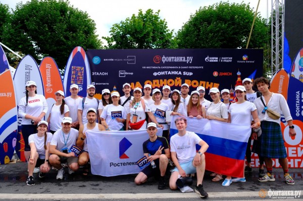 Грибы и зомби на сапах снова становятся людьми. Состоялся карнавальный заплыв &laquo;Фонтанка SUP-2023&raquo;