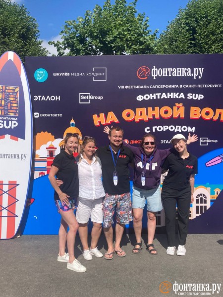 Грибы и зомби на сапах снова становятся людьми. Состоялся карнавальный заплыв &laquo;Фонтанка SUP-2023&raquo;