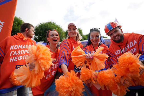 Грибы и зомби на сапах снова становятся людьми. Состоялся карнавальный заплыв &laquo;Фонтанка SUP-2023&raquo;