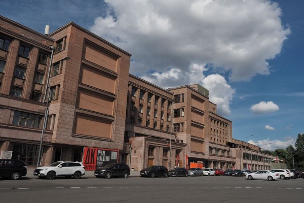 Инженеры вместо айтишников и концерты под открытым небом. Как за два года изменился ДК имени Кирова