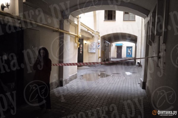 &laquo;Так сказала ФСБ&raquo;: зачем водитель ВАЗа в Петербурге поджег двери военкомата