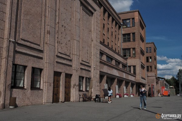 Инженеры вместо айтишников и концерты под открытым небом. Как за два года изменился ДК имени Кирова