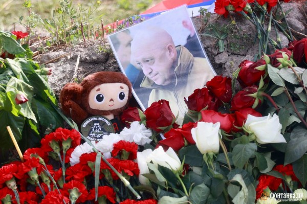 &laquo;Хаос и абсурд&raquo;. Даже МВД пытается узнать, где похоронят Пригожина и еще двух Героев России