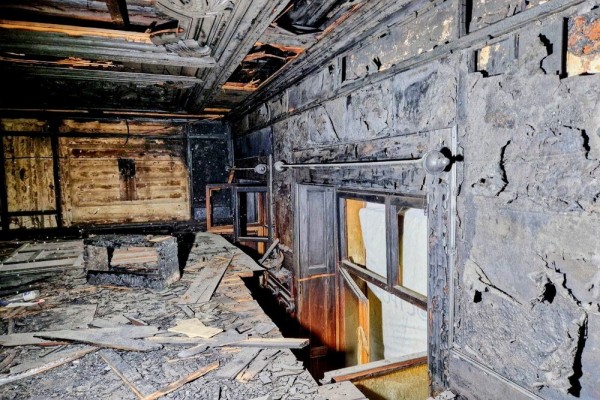 Ореховую гостиную в Доме архитектора восстановят после пожара