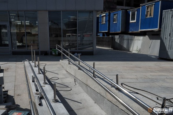 Пандусы для инвалидов и новый обруч у девочки вместо украденного. Что сделали с &laquo;Пионерской&raquo;