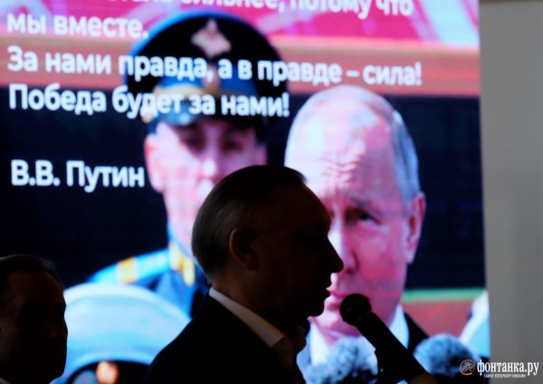 На Витебском вокзале проводили тех, кого ждет СВО. Родные плакали, а Беглов сказал, что натовское оружие против русского солдата бессильно