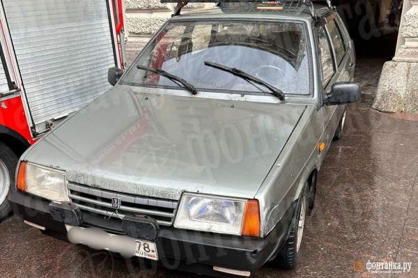 &laquo;Так сказала ФСБ&raquo;: зачем водитель ВАЗа в Петербурге поджег двери военкомата