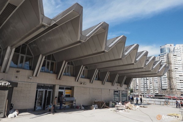 Пандусы для инвалидов и новый обруч у девочки вместо украденного. Что сделали с &laquo;Пионерской&raquo;