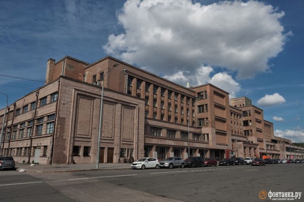 Инженеры вместо айтишников и концерты под открытым небом. Как за два года изменился ДК имени Кирова