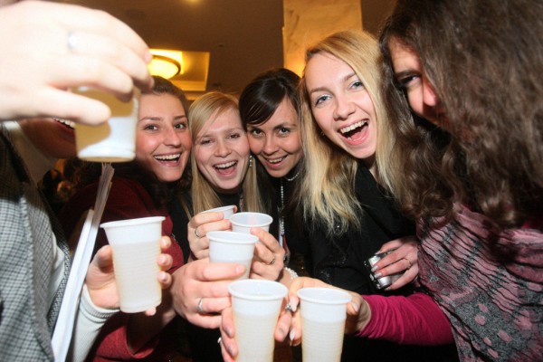 Очереди, сбои в &laquo;Госуслугах&raquo; и рост проходных баллов. Чем завершился прием на бюджет этого года в вузы Петербурга