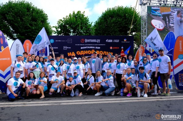 Грибы и зомби на сапах снова становятся людьми. Состоялся карнавальный заплыв &laquo;Фонтанка SUP-2023&raquo;