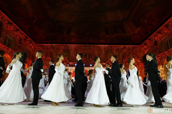 &laquo;Конгресс танцует&raquo;. В Царском Селе отгремел Петровский бал с VIP-гостями из Германии