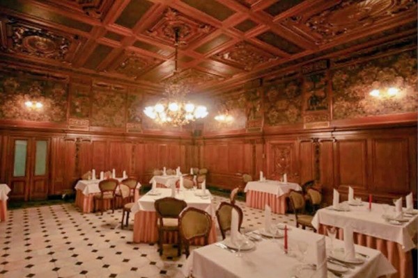 Ореховую гостиную в Доме архитектора восстановят после пожара