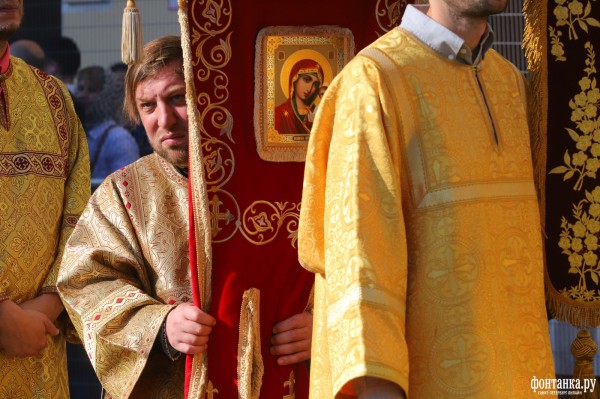 За русских и против Европы. Как в Петербурге ходили крестным ходом