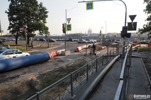 А чего вы забор на дороге поставили и ушли? Полиция подключилась к непонятным пробкам в Петербурге