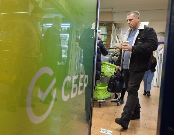 Плати по-братски. Петербуржец ходил в &laquo;Пятерочку&raquo;, а деньги списывались у его близнеца в Анапе