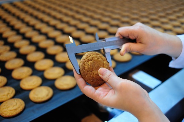 Подорожание оставили на сладкое. Поставщики кондитерских изделий хотят поднять цены до 20%