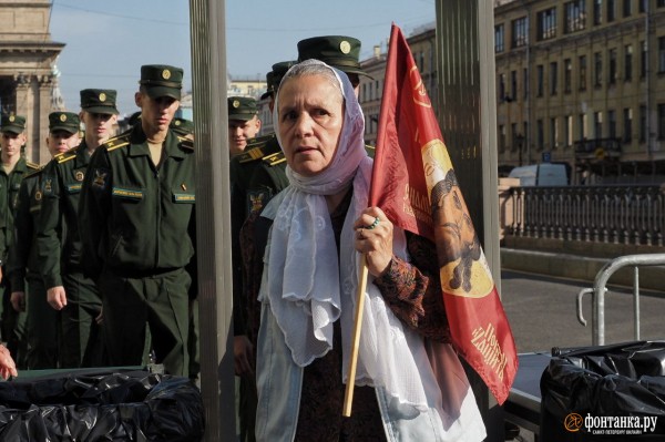 За русских и против Европы. Как в Петербурге ходили крестным ходом