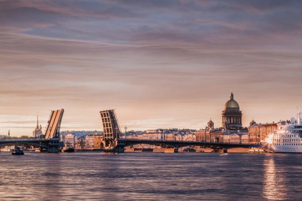 Куда пойти в Петербурге с друзьями?