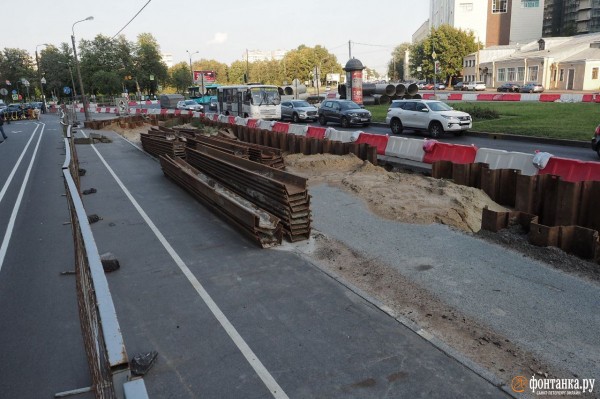 А чего вы забор на дороге поставили и ушли? Полиция подключилась к непонятным пробкам в Петербурге