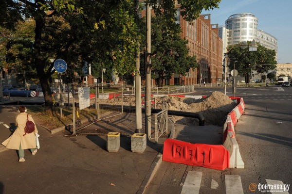 А чего вы забор на дороге поставили и ушли? Полиция подключилась к непонятным пробкам в Петербурге