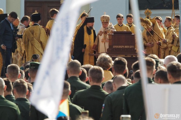 За русских и против Европы. Как в Петербурге ходили крестным ходом