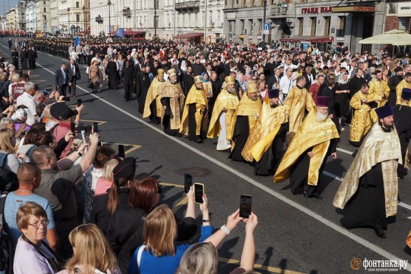 За русских и против Европы. Как в Петербурге ходили крестным ходом