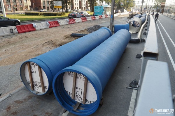 А чего вы забор на дороге поставили и ушли? Полиция подключилась к непонятным пробкам в Петербурге