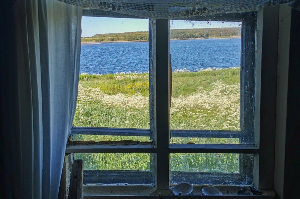 &laquo;Денег не берем, это не по-северному&raquo;. Как музей в нежилой деревне на берегу Белого моря сохраняет память места