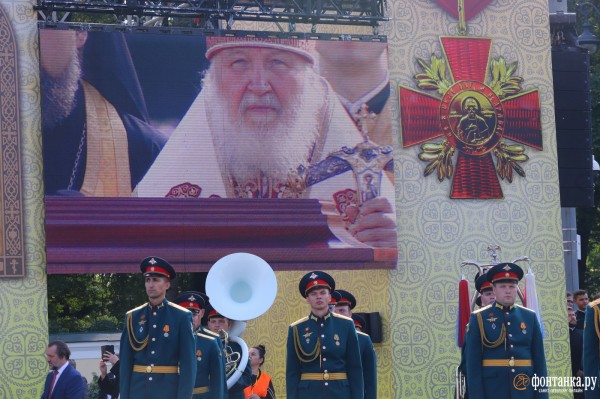 За русских и против Европы. Как в Петербурге ходили крестным ходом